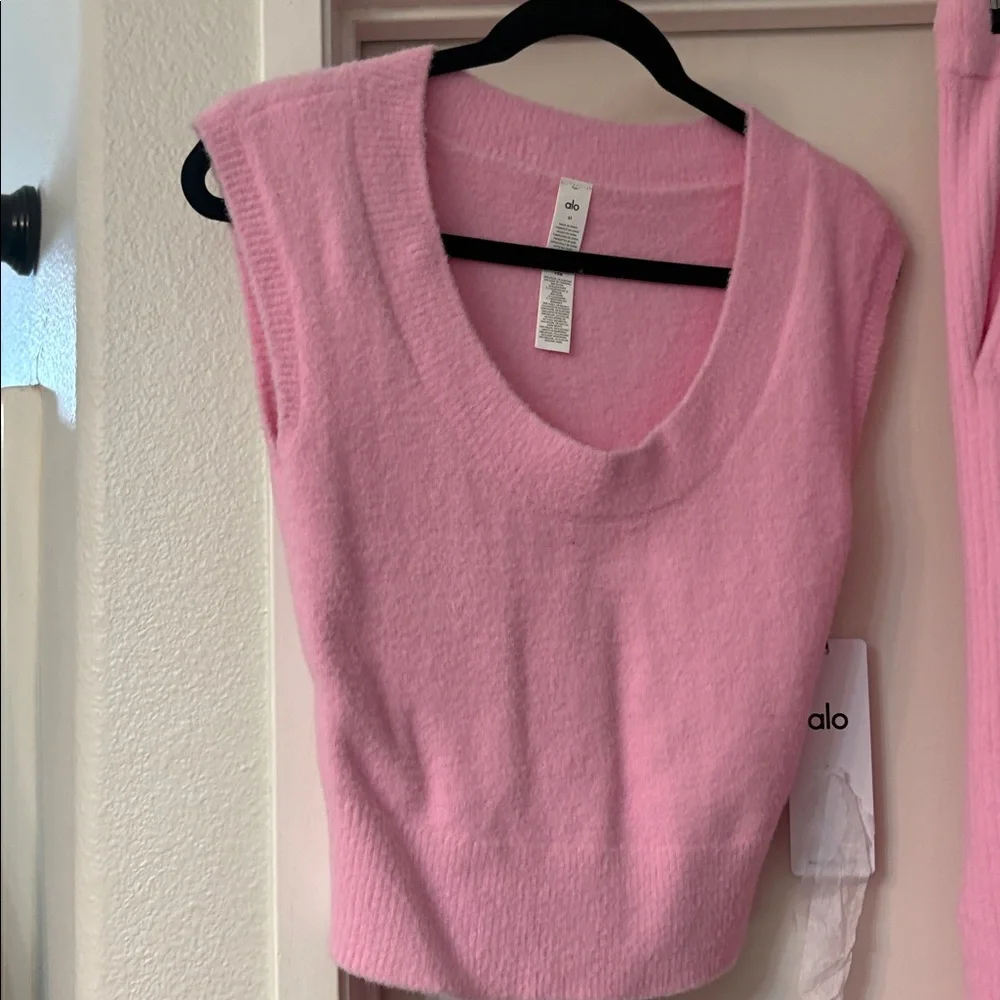 ALO Yoga Women's Soft Pink Knit  Set snuggle up set - Picture 2 of 3